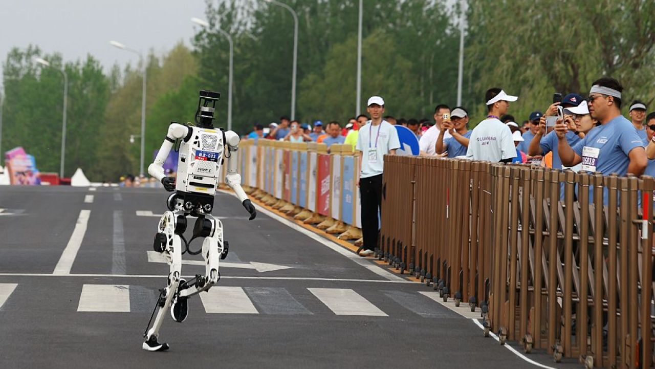 Robotul Tiangong Ultra a alergat 100 de metri în 9,39 secunde, bătând recordul lui Usain Bolt