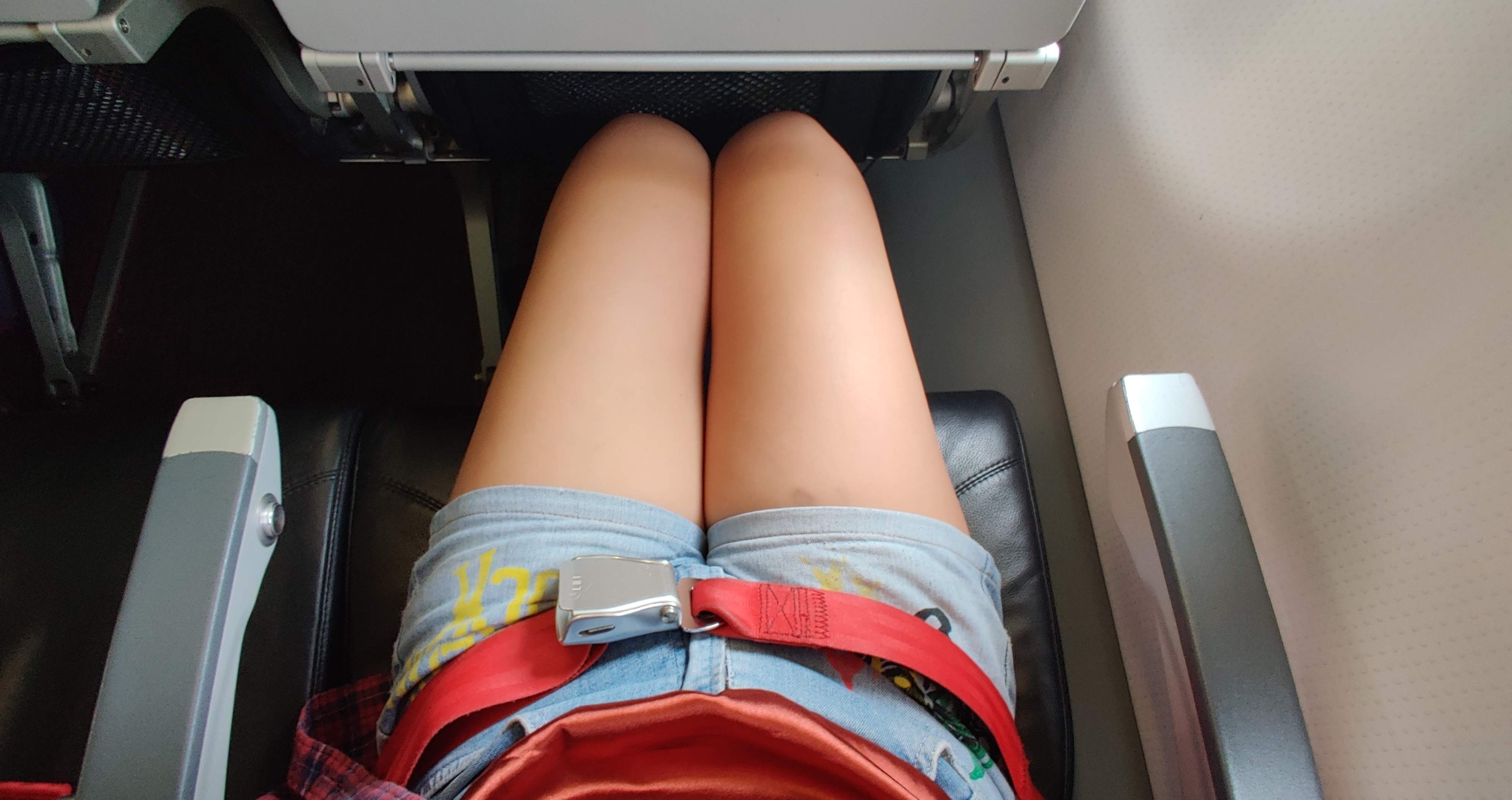 De ce nu trebuie să porți pantaloni scurți în avion. „Am văzut niște lucruri diabolice”
