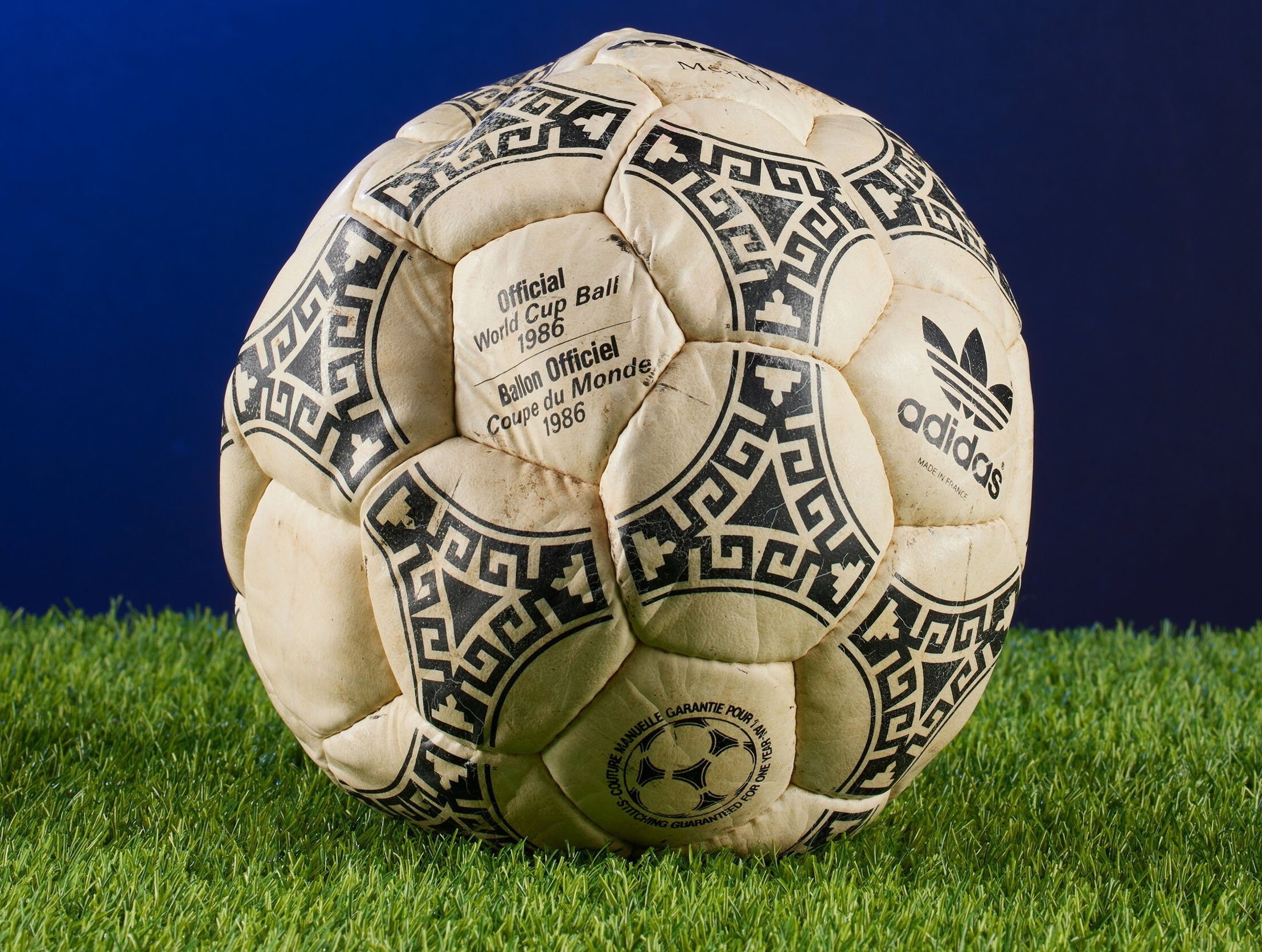 Mingea cu care Maradona a înscris „Mâna lui Dumnezeu”, vândută la licitație pentru aproape 2,8 milioane de euro