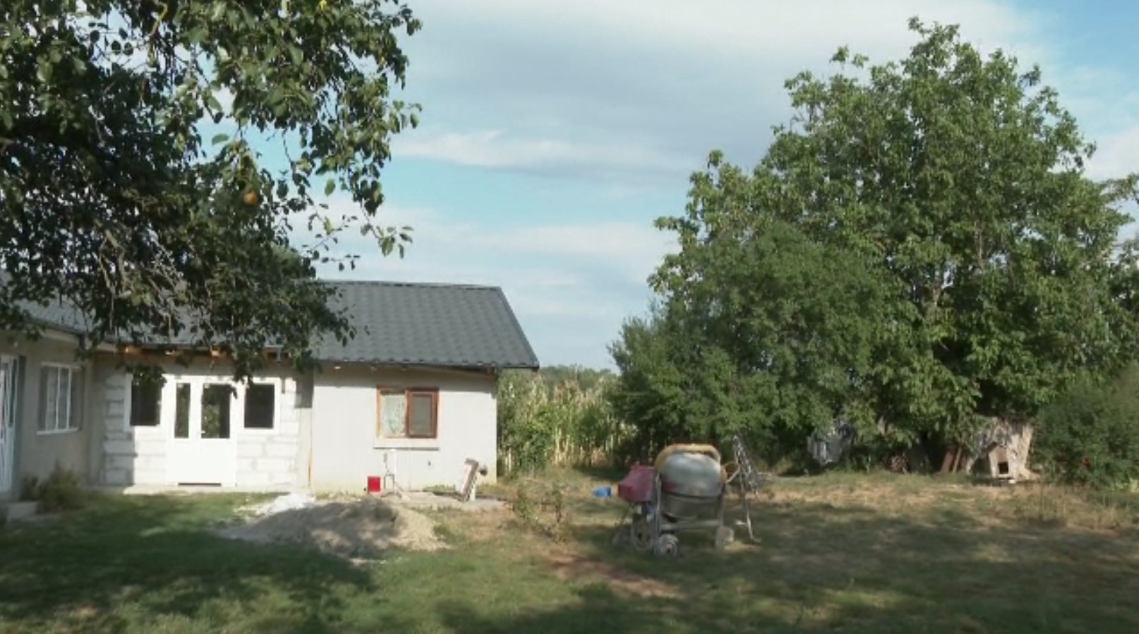 Drona care a căzut în Vrancea a stat cinci ore agățată într-un nuc. A fost observată de o femeie