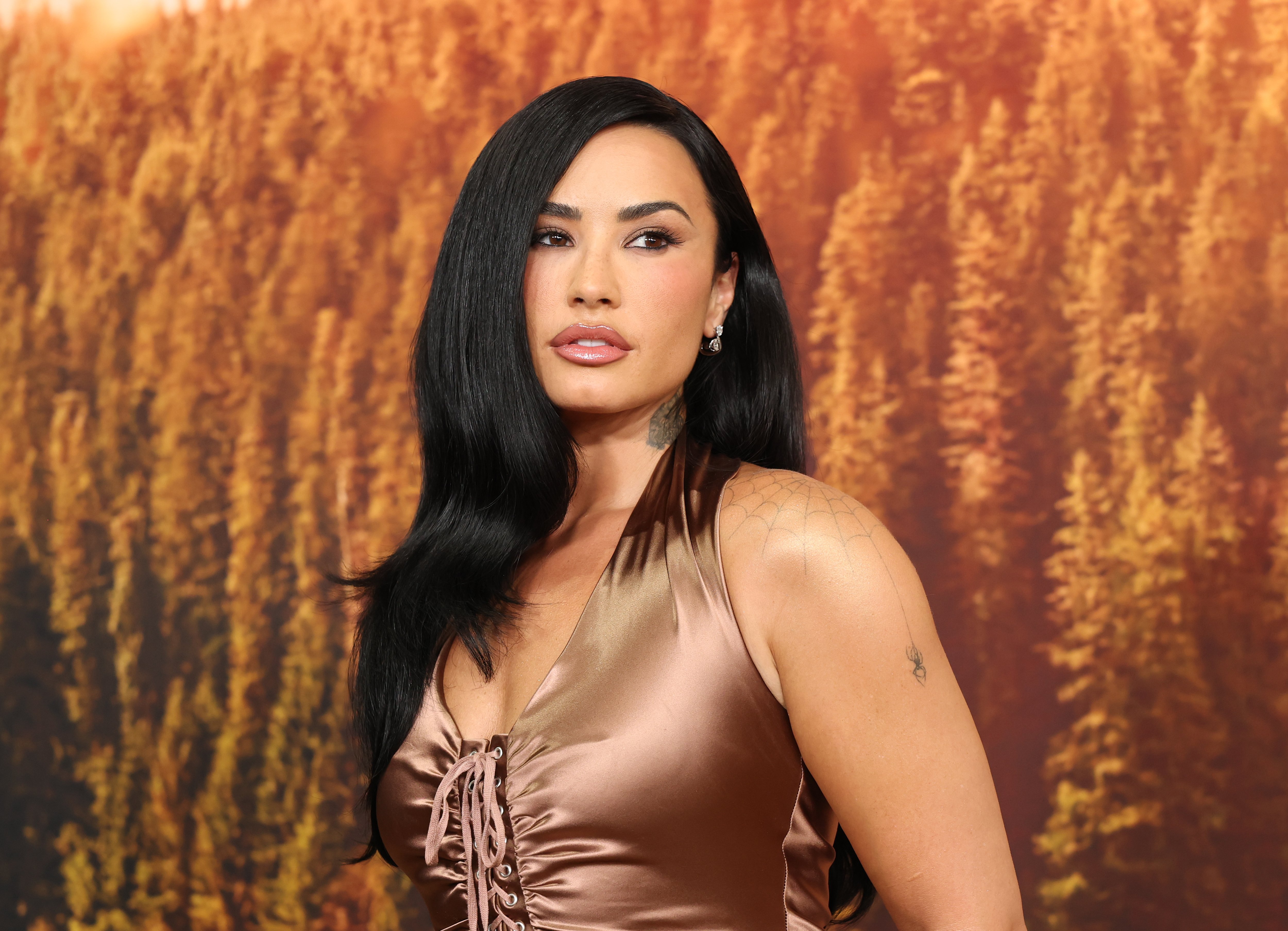 Demi Lovato, apariție spectaculoasă într-o rochie mulată la premiera „Camp Rock 3” | GALERIE FOTO