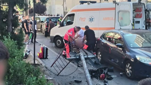Un tânăr fără permis a furat o mașină și a lovit o femeie pe trotuar, în timp ce era urmărit de Poliție, în Cluj-Napoca