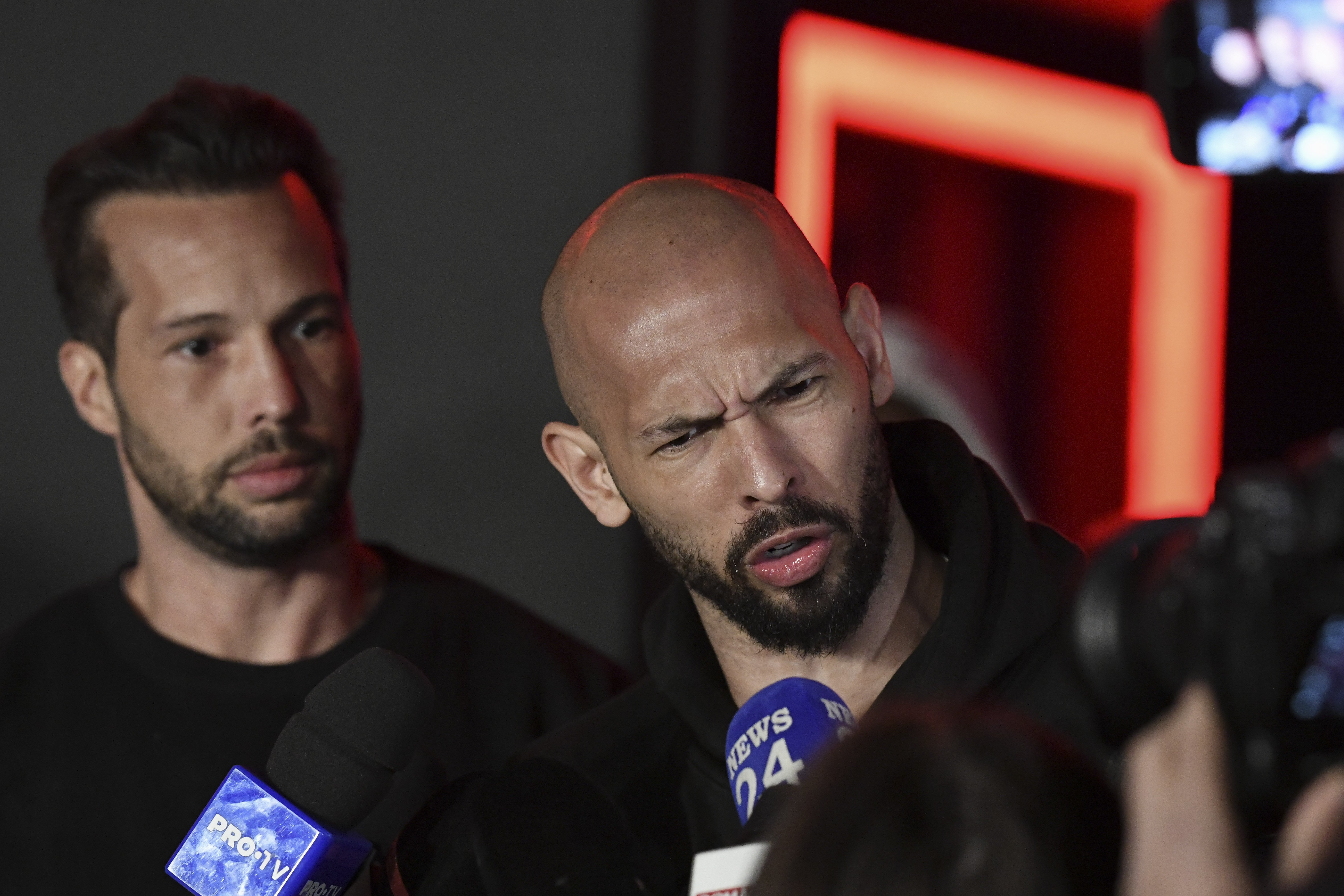 Frații Tate, dezvăluiri despre avere în instanță: mașinile de lux și iahtul de 50 de milioane de dolari ar fi fost închiriate