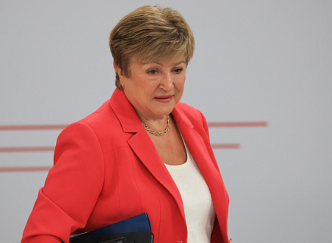 FMI: Economia mondială a rezistat mai bine decât se anticipa şocului energetic provocat de războiul cu Iranul