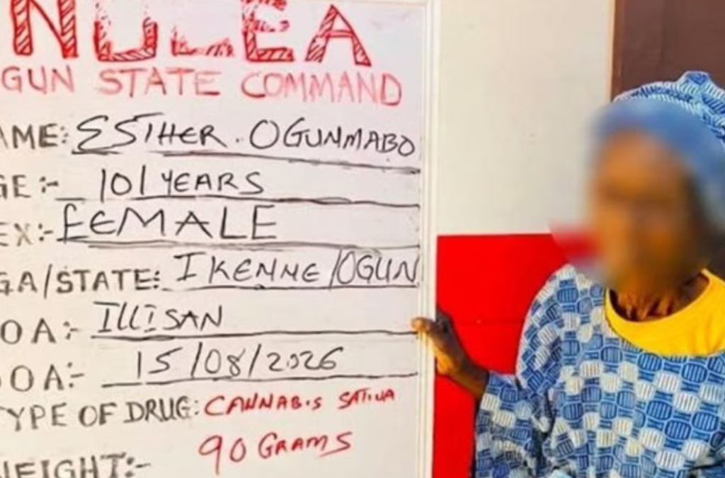 O străbunică de 101 ani, suspectată că vindea canabis, a fost arestată în Nigeria. Ce le-a spus polițiștilor