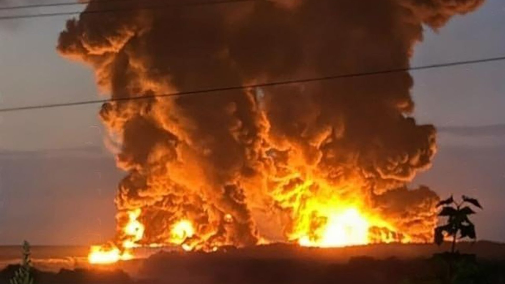Ucraina a atacat puternic Rusia. Un fos uriaș s-a aprins pe teritoriul rus după atacurile Kievului | VIDEO