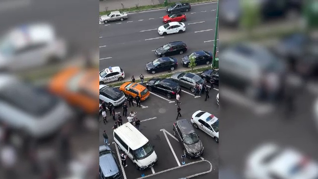 Șapte persoane au fugit de Poliție după un scandal la maternitatea din Brașov. Doi agenți au fost răniți în altercație
