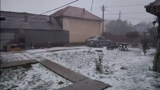 Furtuna a făcut prăpăd în Gorj. Grindina a distrus acoperișuri. „Toate țiglele de pe casă sunt la mine în curte”