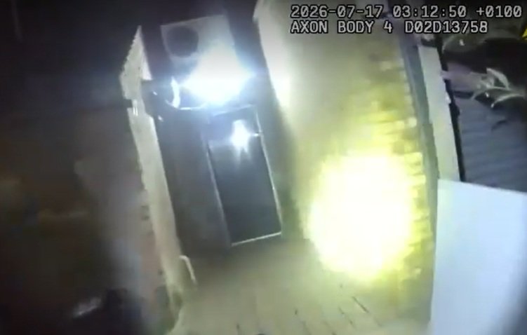 Jaf ca în filme în Londra. Trei români au săpat un tunel dintr-un salon de masaj spre un magazin de bijuterii. Ce a urmat