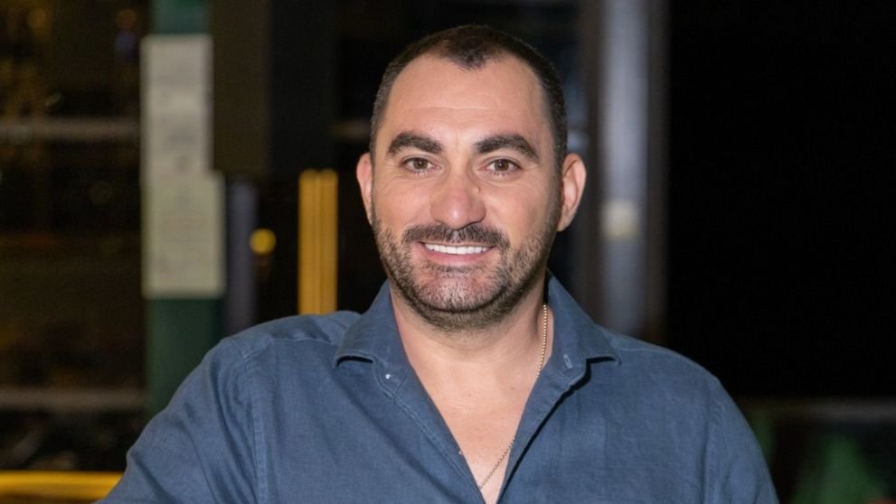Pescobar intră în bucătărie! PRO TV și VOYO pregătesc Pe muchie de cuțit, adaptarea românească a „Kitchen Nightmares”