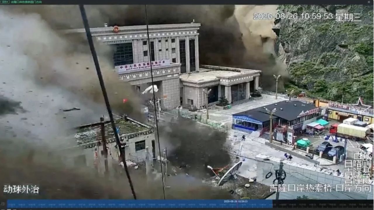 Viitură devastatoare în Nepal: cel puțin 400 de turiști dați dispăruți după o alunecare de teren