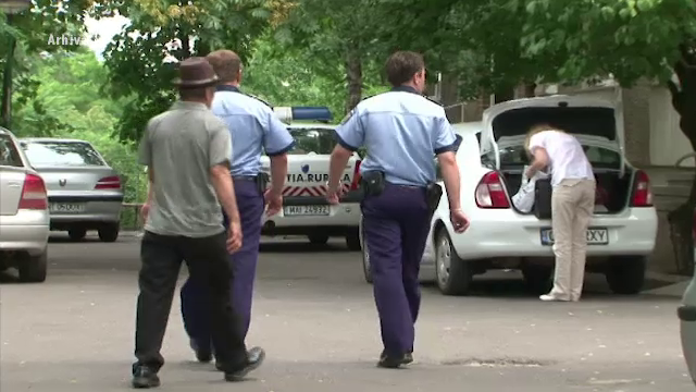 Un băiat de 14 ani a înjunghiat un tânăr care se certa cu tatăl lui, în Piatra Neamț. Adolescentul a fost reținut