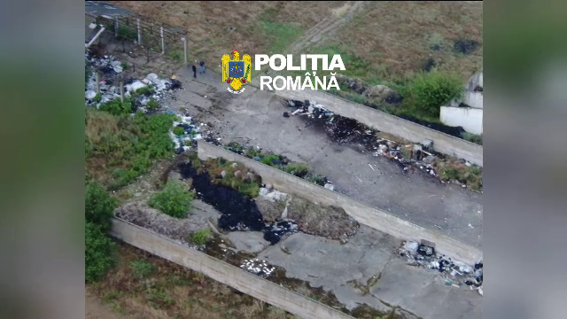 Ce au îngropat patru bărbați pe un teren din Argeș. Polițiștii au găsit tone întregi. VIDEO