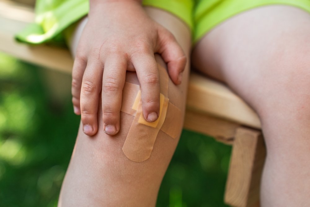 Un copil de 6 ani din Botoşani a intrat în comă după ce sora lui i-a aplicat un plasture pe o rană