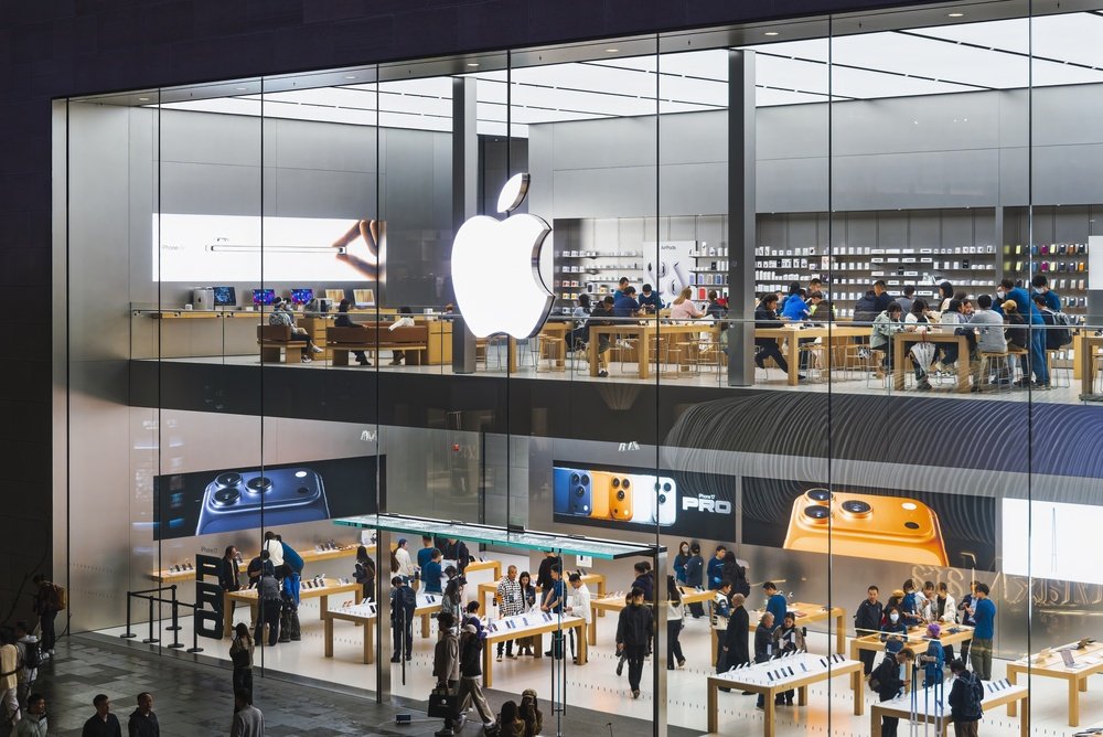 Apple va lansa noile iPhone-uri, inclusiv modelul pliabil, pe 9 septembrie. Prima mare lansare sub noul CEO, John Ternus