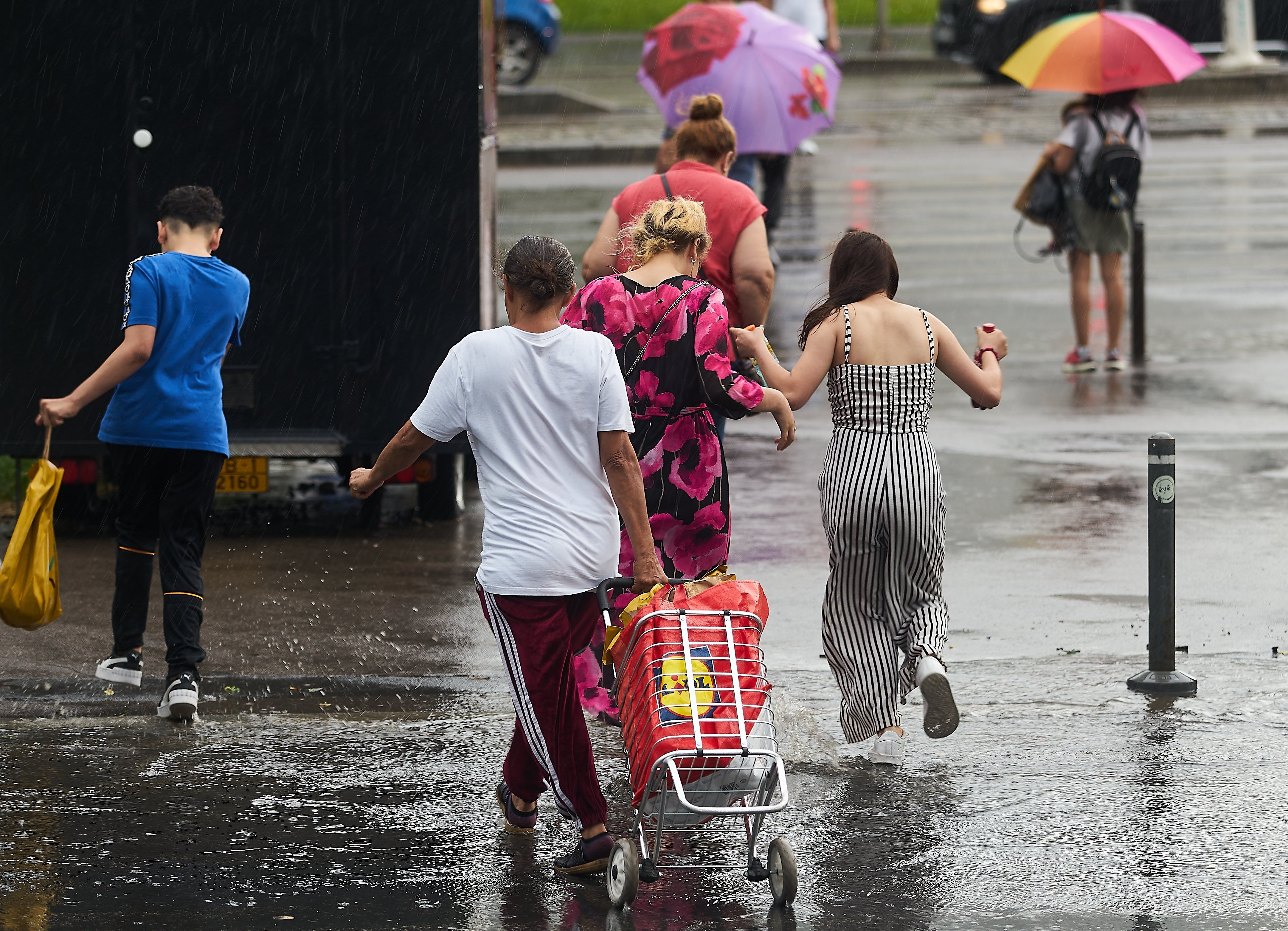 Vremea azi, 28 august 2026. Ploile și vântul puternic lovesc mai multe regiuni, însă temperaturile rămân ridicate