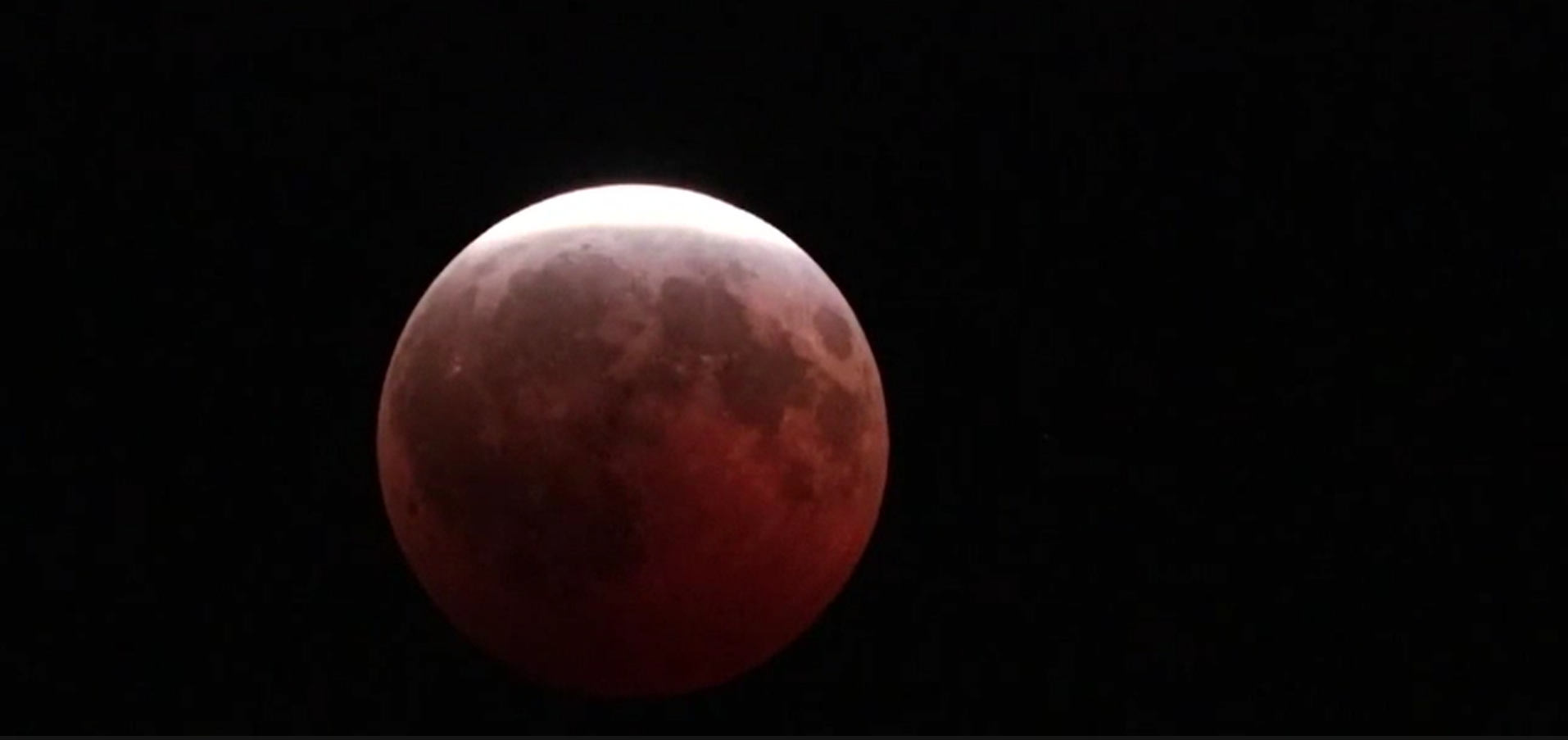„Luna sângerie” a făcut spectacol pe cer. Eclipsa de Lună, vizibilă și în Europa