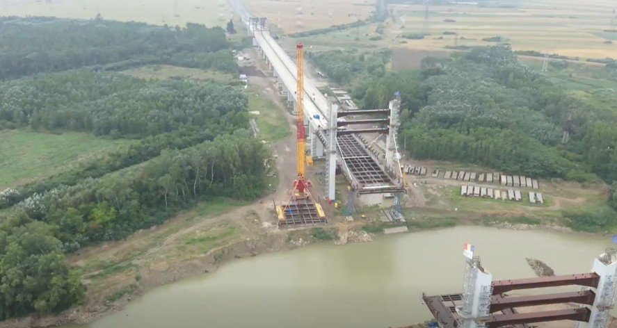 Ministerul Transporturilor: Ultimul element al podului peste Siret, gata de montare. DEx6 se deschide până la final de an