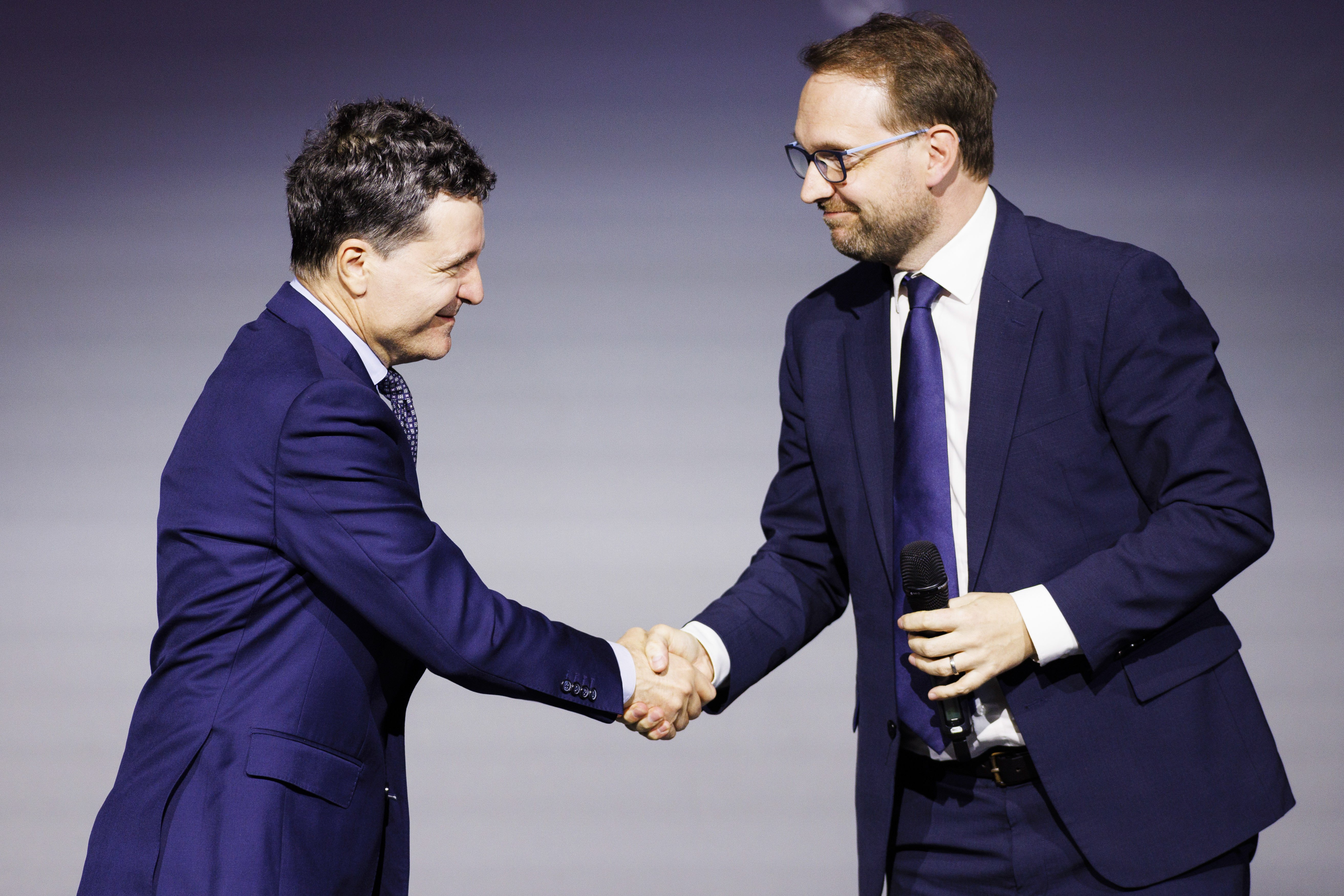 Nicușor Dan a promulgat legea ANI, care îl lasă fără funcție pe Dominic Fritz, fără să o trimită înapoi. Care este explicația