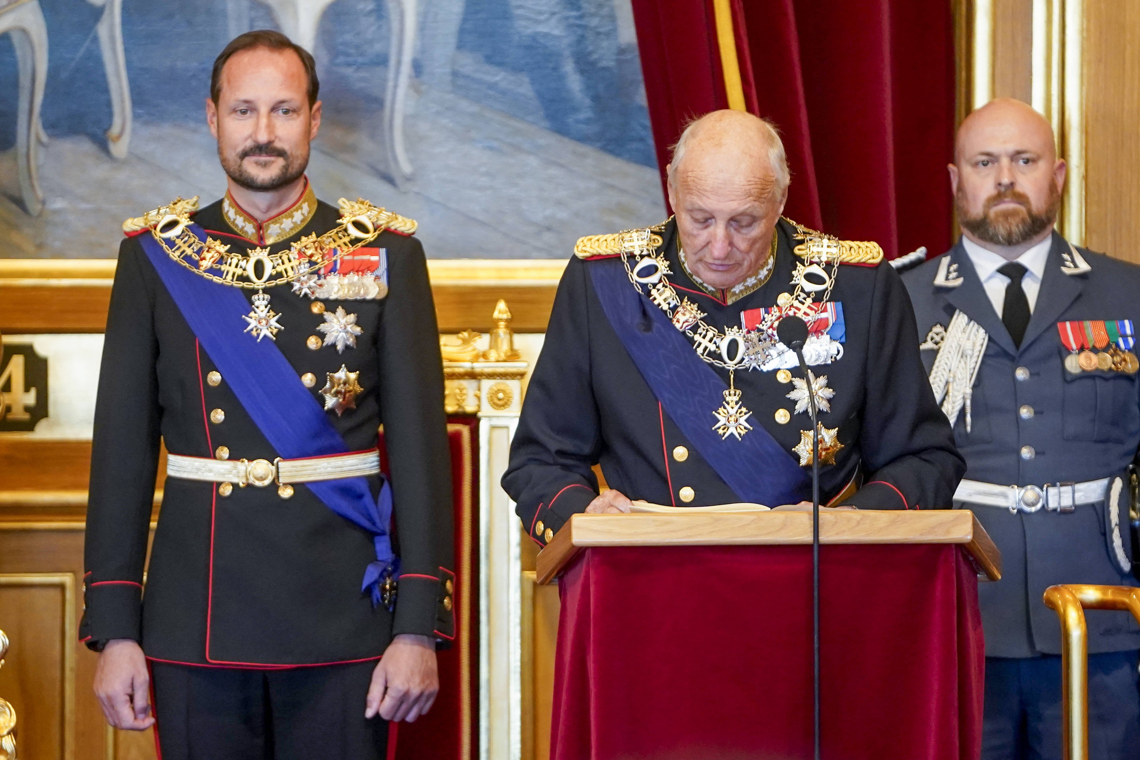 Cine este Haakon, noul rege al Norvegiei. Prințul care voia să stea departe de viața regală a devenit monarh. FOTO