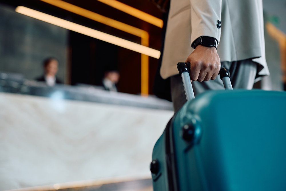 Un cuplu a aflat la hotel că vacanța lor în Spania fusese anulată din cauza unei greșeli. Cât au ajuns să plătească