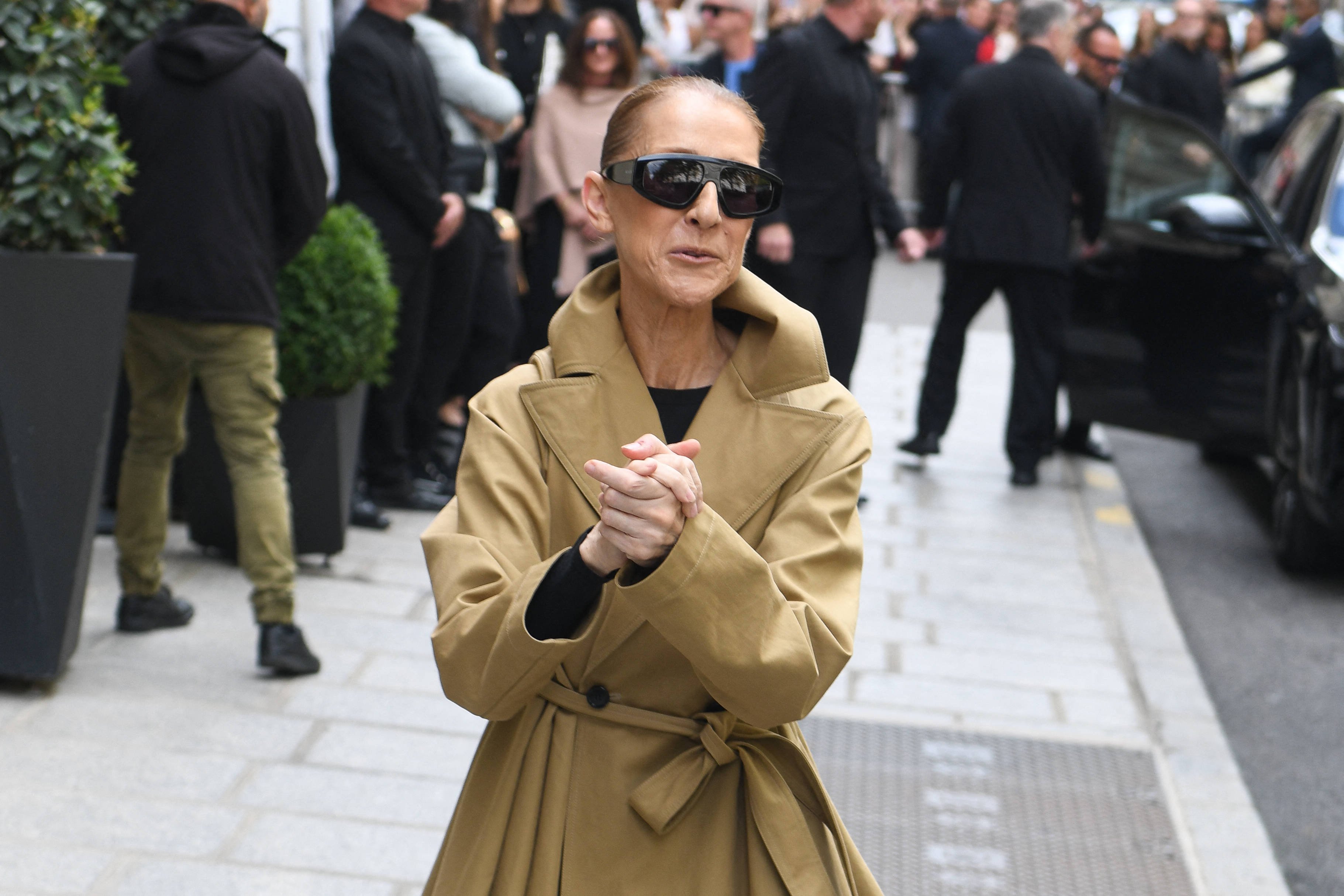 Celine Dion, prima apariție publică din ultimii doi ani. Artista se pregătește să urce din nou pe scenă, la Paris. FOTO