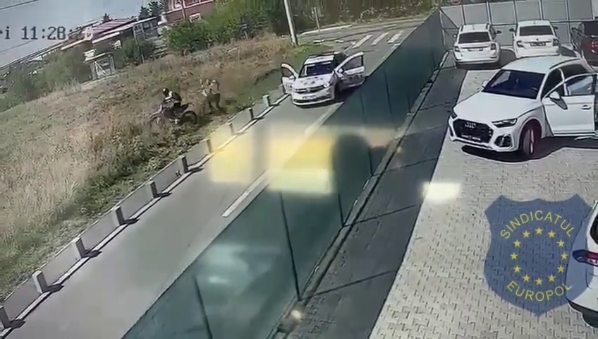 Un motociclist fără permis, prins de Poliție după ce a fugit pe un teren viran, în Chiajna. Urmărire spectaculoasă