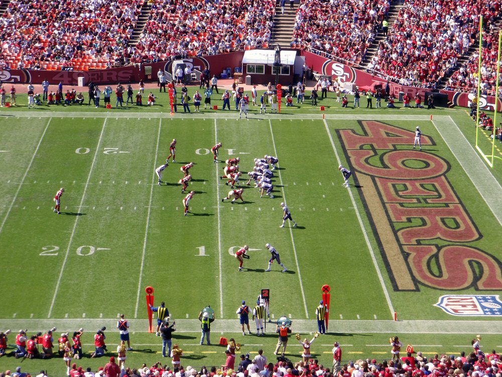 Un bărbat s-a dat drept jucător al echipei San Francisco 49ers și a înșelat 26 de femei cu 1,3 milioane de dolari