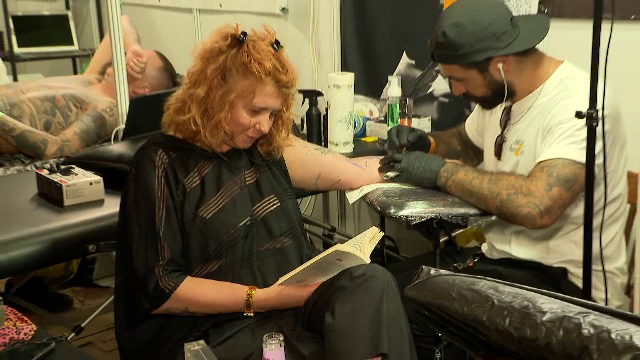 Peste 150 de artiști din 26 de țări, reuniți la Convenția de tatuaje din București. Ce reguli trebuie respectate