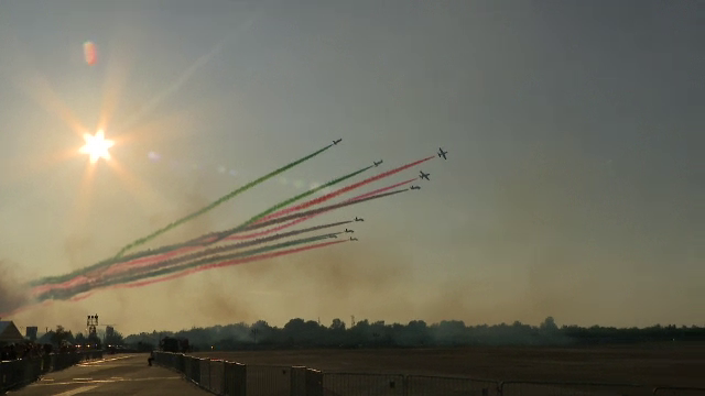 Record de spectatori la BIAS 2026. Peste 200.000 de oameni au venit să vadă spectacolul aviatic din Băneasa