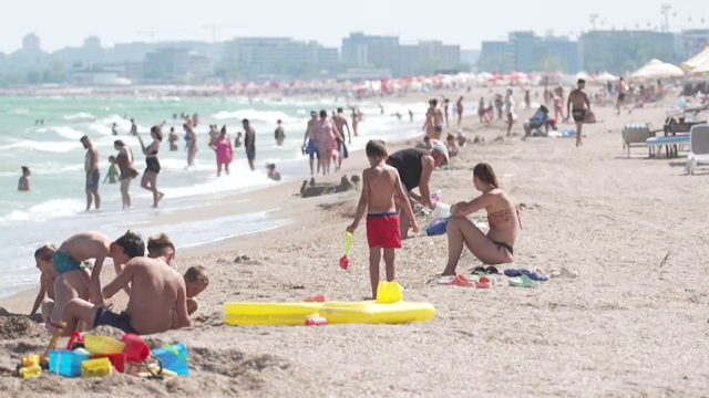 Ultimul weekend de vară aduce peste 120.000 de turiști la mare. Septembrie vine cu vreme bună și prețuri mai mici