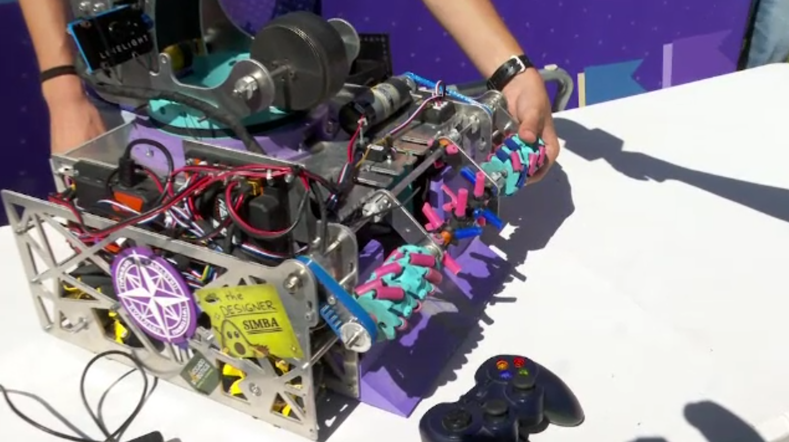 Festival de robotică în Parcul Copou. Elevi din Iași, Galați și Botoșani își testează roboții construiți chiar de ei