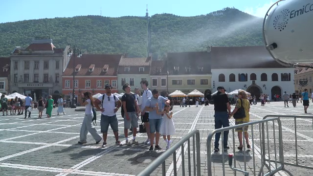 La munte e plin de turiști, dar hotelierii spun că încasările s-au prăbușit și cu 30%. Cum fac românii economie în drumeții