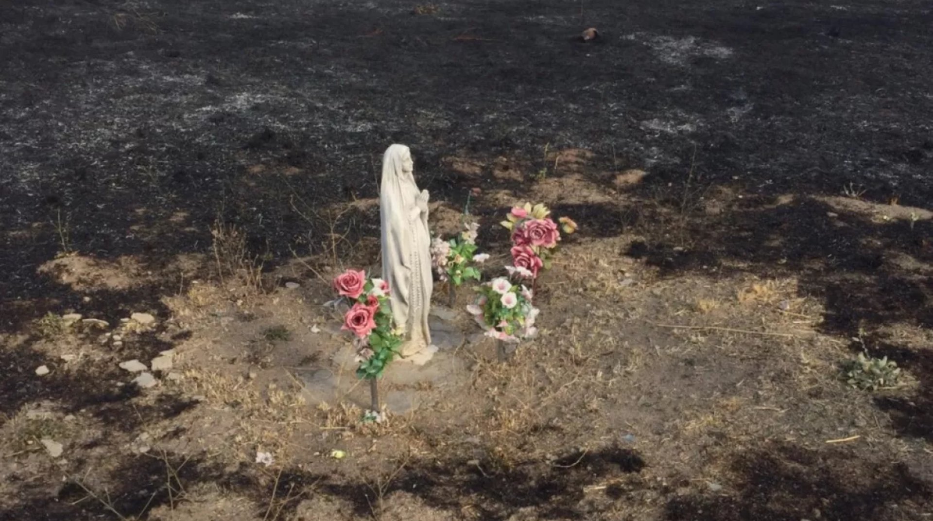 Misterul statuii Fecioarei Maria, intactă după un incendiu devastator în Spania. Militarii vorbesc despre un „miracol”