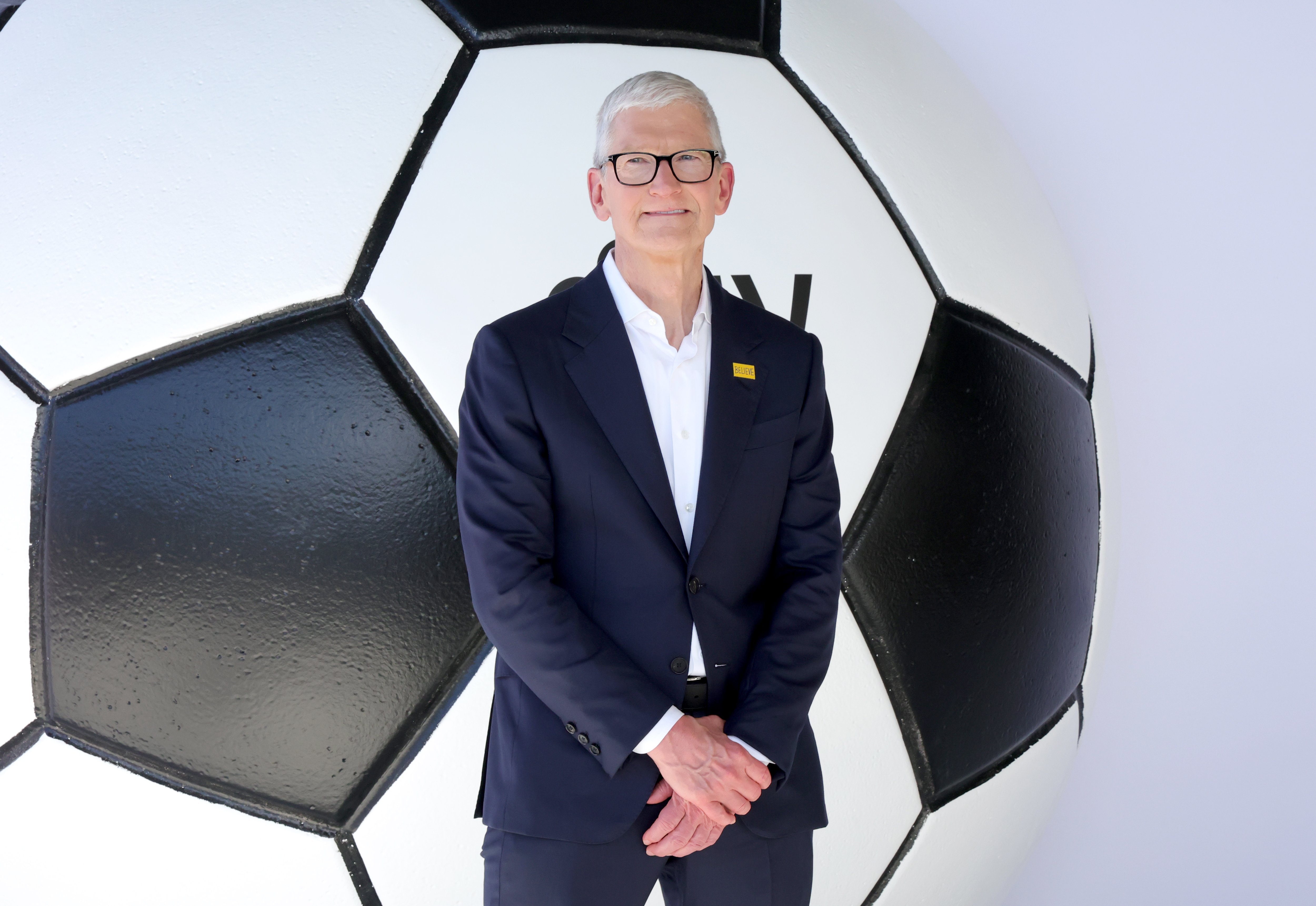Sfârșitul unei ere la Apple. Tim Cook își încheie mandatul de CEO. Compania a trecut de pragul de 4.000 de miliarde de dolari