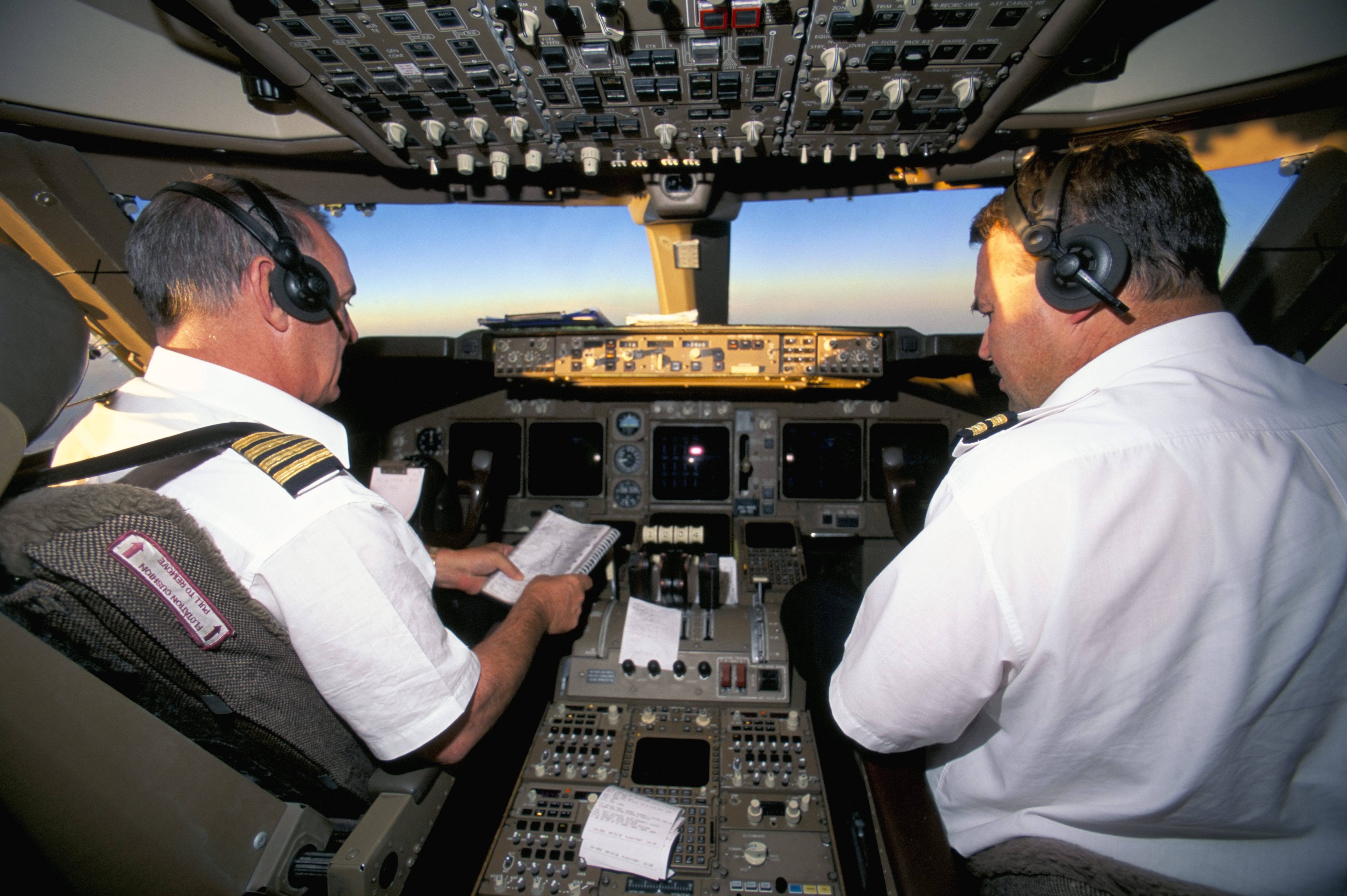 De ce piloții nu poartă niciodată barbă. Explicația este suprinzătoare