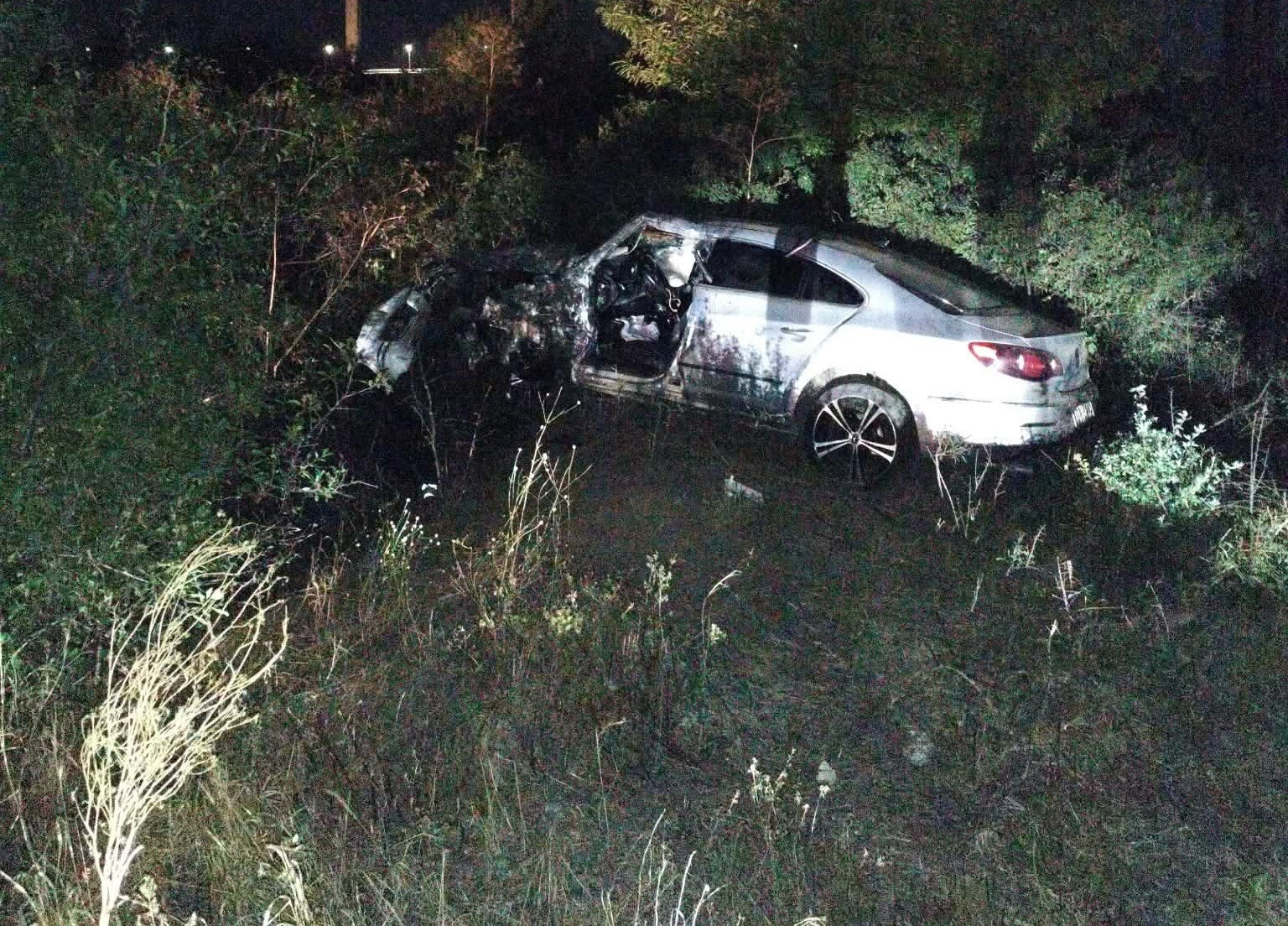 Un adolescent de 17 ani a murit după ce s-a izbit cu mașina de un stâlp, în Olt. Nu avea permis de conducere