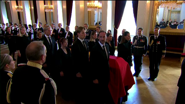 Sicriul regelui Harald, depus la capela palatului regal. Când vor avea loc funeraliile fostului suveran