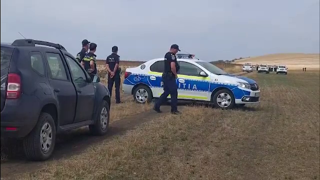 Ciobanul din Vaslui care a găsit drona cu explozibil i-a tras firele. „Ţiuia, se aprindeau becuri. Am scos ceva rotund”