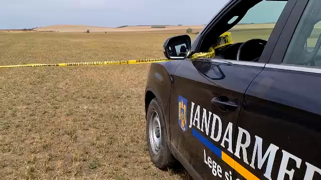 Ciobanul din Vaslui care a găsit drona cu explozibil i-a tras firele. „Ţiuia, se aprindeau becuri. Am scos ceva rotund”
