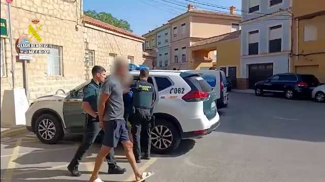 Jaf de 30.000 de euro în Spania. Hoții au fost filmați în timp ce fură 2,5 km de cabluri de la o substație electrică