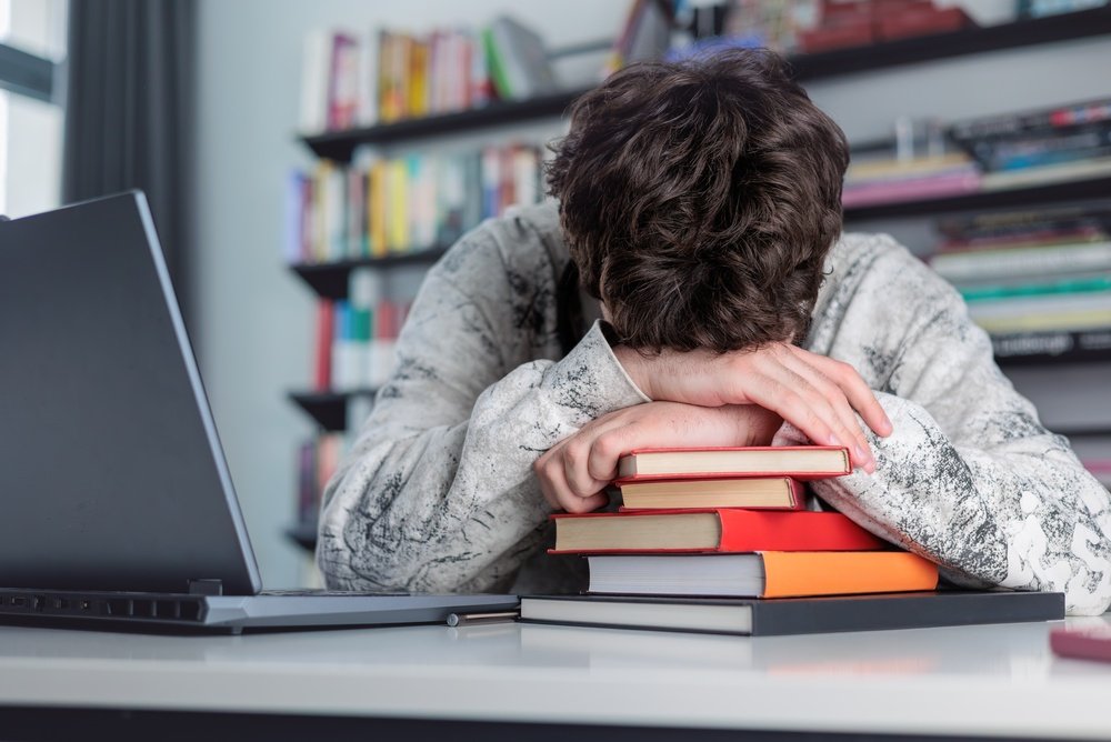 Anxietatea la adolescenți: când nu mai este doar o stare trecătoare. Semnele care arată că este nevoie de ajutor specializat
