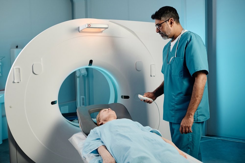 Cancerul pulmonar poate fi depistat devreme cu un simplu CT. Medicii recomandă controale regulate după 45 de ani