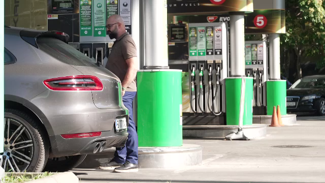 De ce a atins benzina un preț record. Paradoxal, România are printre cele mai mici scumpiri din UE