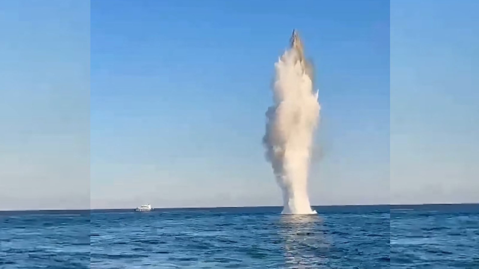 Momentul în care un fragment de dronă a fost detonat de militarii Forțelor Navale Române, pe brațul Sulina | VIDEO