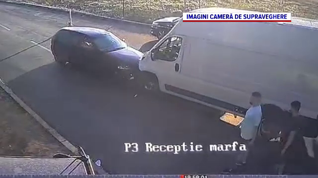 Un șofer din București a târât o mașină 30 de metri după ce aceasta i-a blocat drumul. Ce au surprins camerele