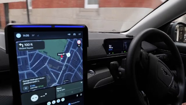 Taxi fără șofer pe străzile din Londra. Cât costă o cursă și ce se întâmplă dacă mașina întâmpină probleme