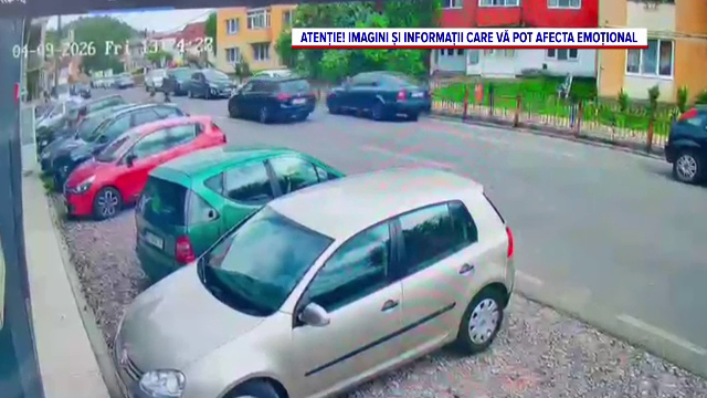 O fetiță de patru ani a scăpat ca prin minune, după ce a fost lovită de o mașină, în Sălaj. A sărit în fața mașinii
