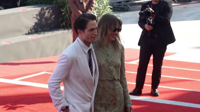 Robert Pattinson a cucerit Veneția. „Primetime” și documentarul despre Oasis au fost prezentate la festival
