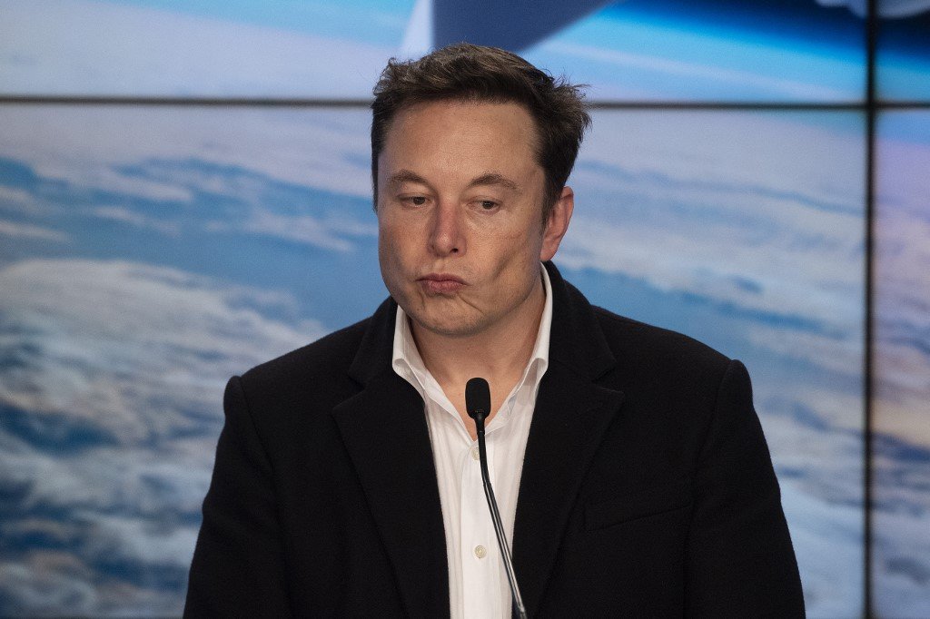 Elon Musk ar putea trimite un milion de sateliți în spațiu. Cerul nopții s-ar putea schimba pentru totdeauna